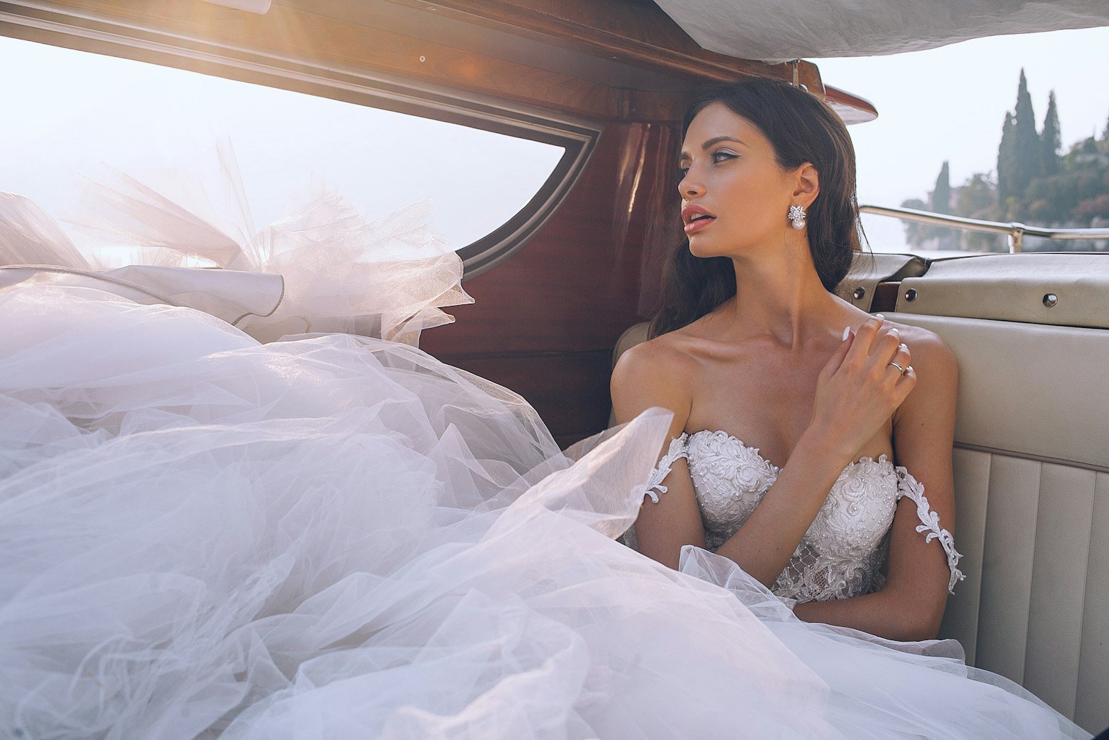Vestidos de novia 2027: el corsé manda y llegan los diseños que se transforman